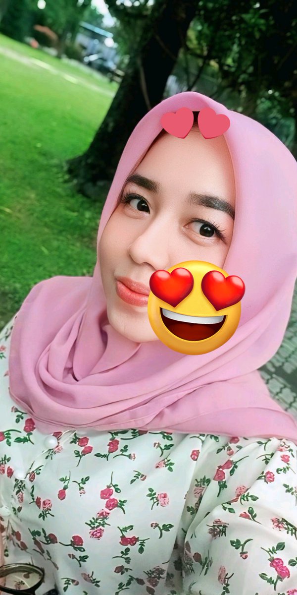 Memasuki usia "Medium well"
Dengan panggilan flexible, kadang bu, kadang mbak, kadang kak, kadang dek,
Kadang tante, kadang-kadang dipanggil gak denger 😭🤣