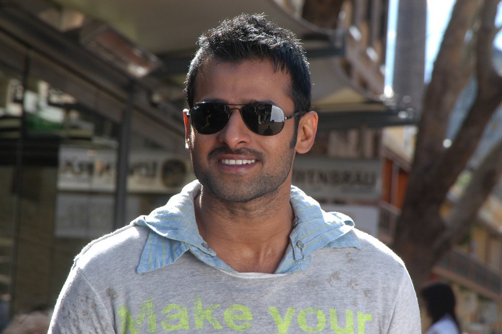 PrabhasNetwork_'s tweet image. Simple, Classy, Cool and Stylish 😍😎
RebelStar #Prabhas as Vicky in #MrPerfect ❤️🔥