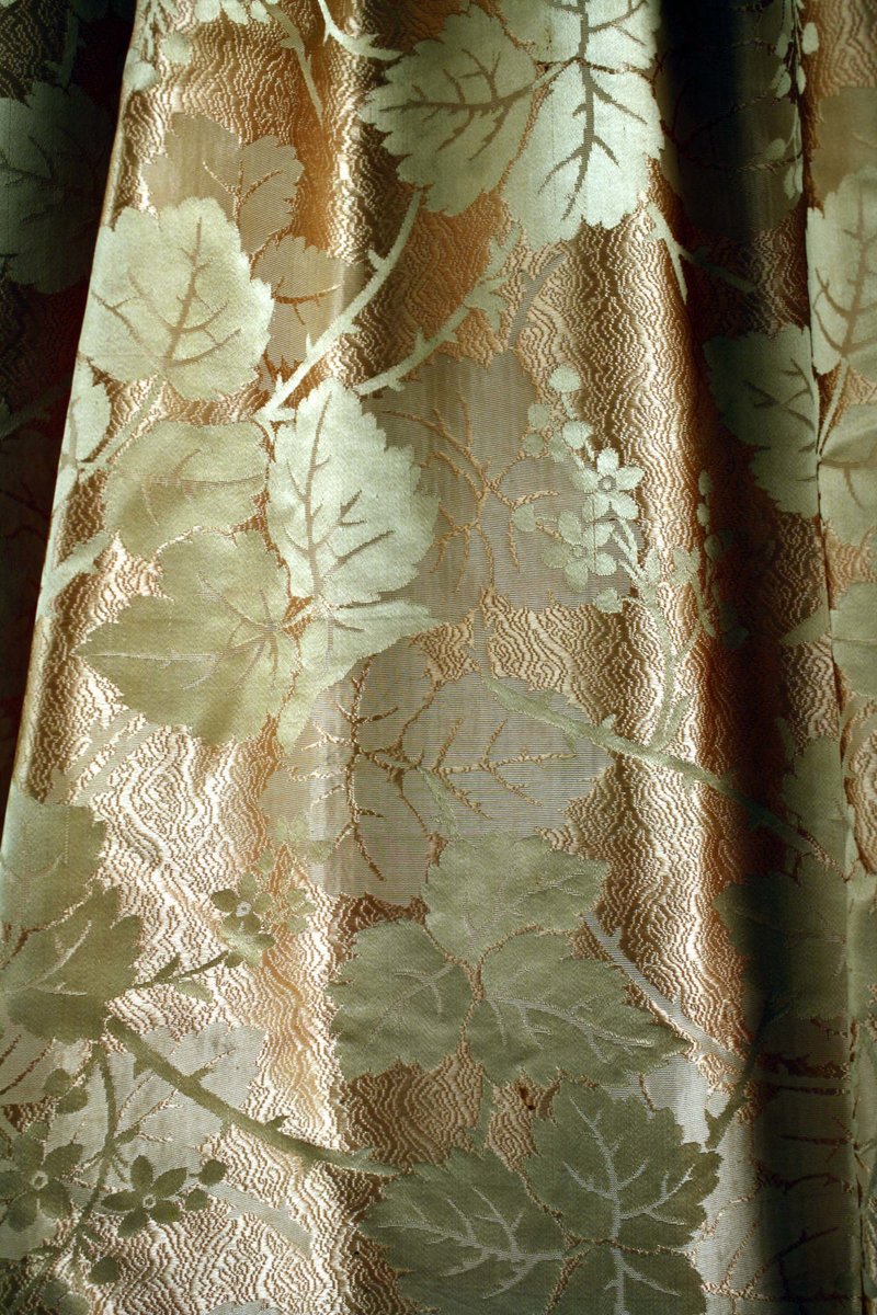 plummie9's tweet image. Probably American
Lovely silk dress with two bodices, c. 1857.
@metmuseum
#FashionHistory