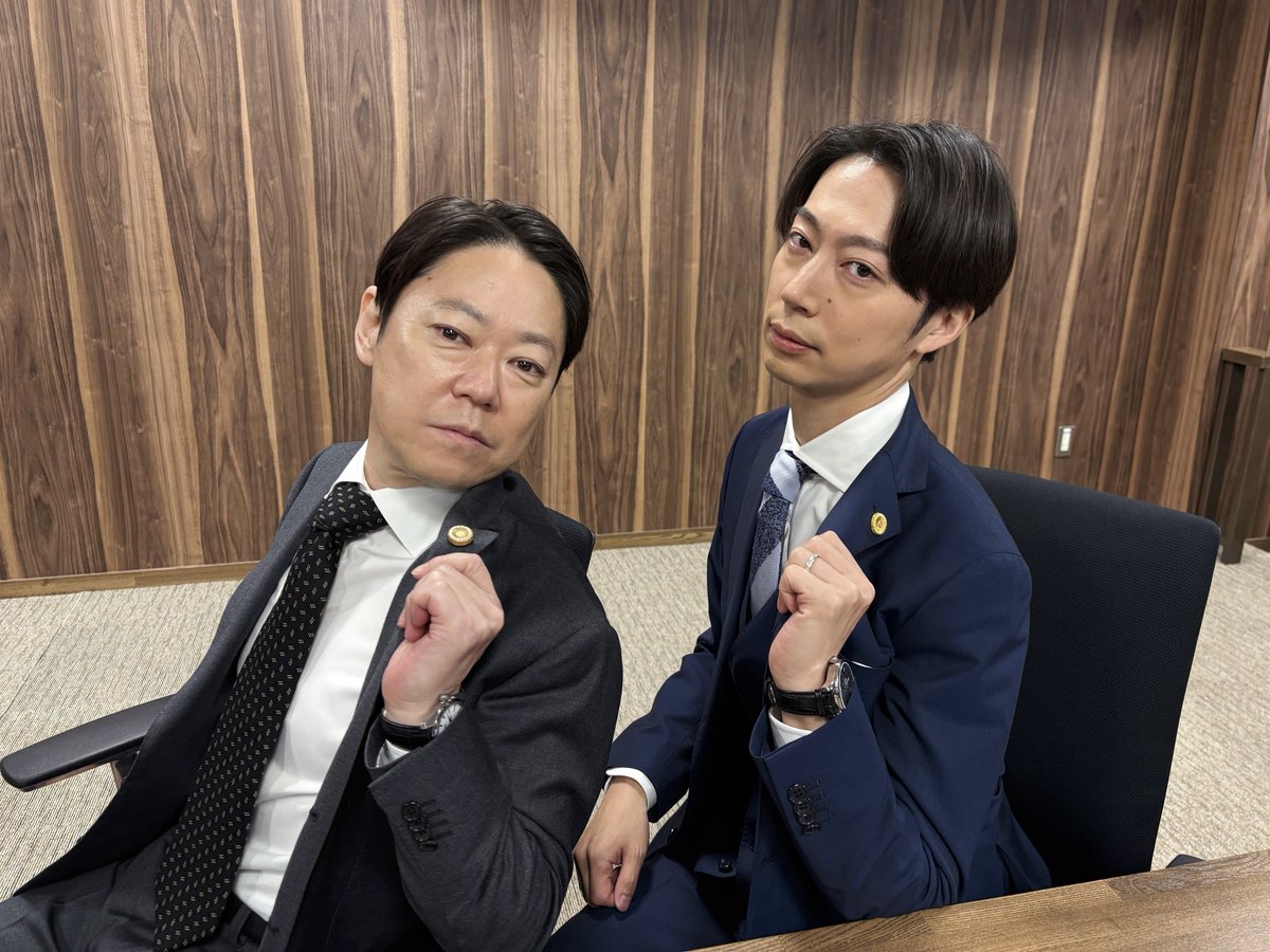 wasekon_tvasahi's tweet image. 🤳#わせ婚パパラッチ

／
幸太郎と今泉😏
弁護士バッチ見せつけてくれました⚖️
＼

✅第1、2話配信中
tver.jp/episodes/ep4u3…

#しあわせな結婚
#阿部サダヲ #金田哲