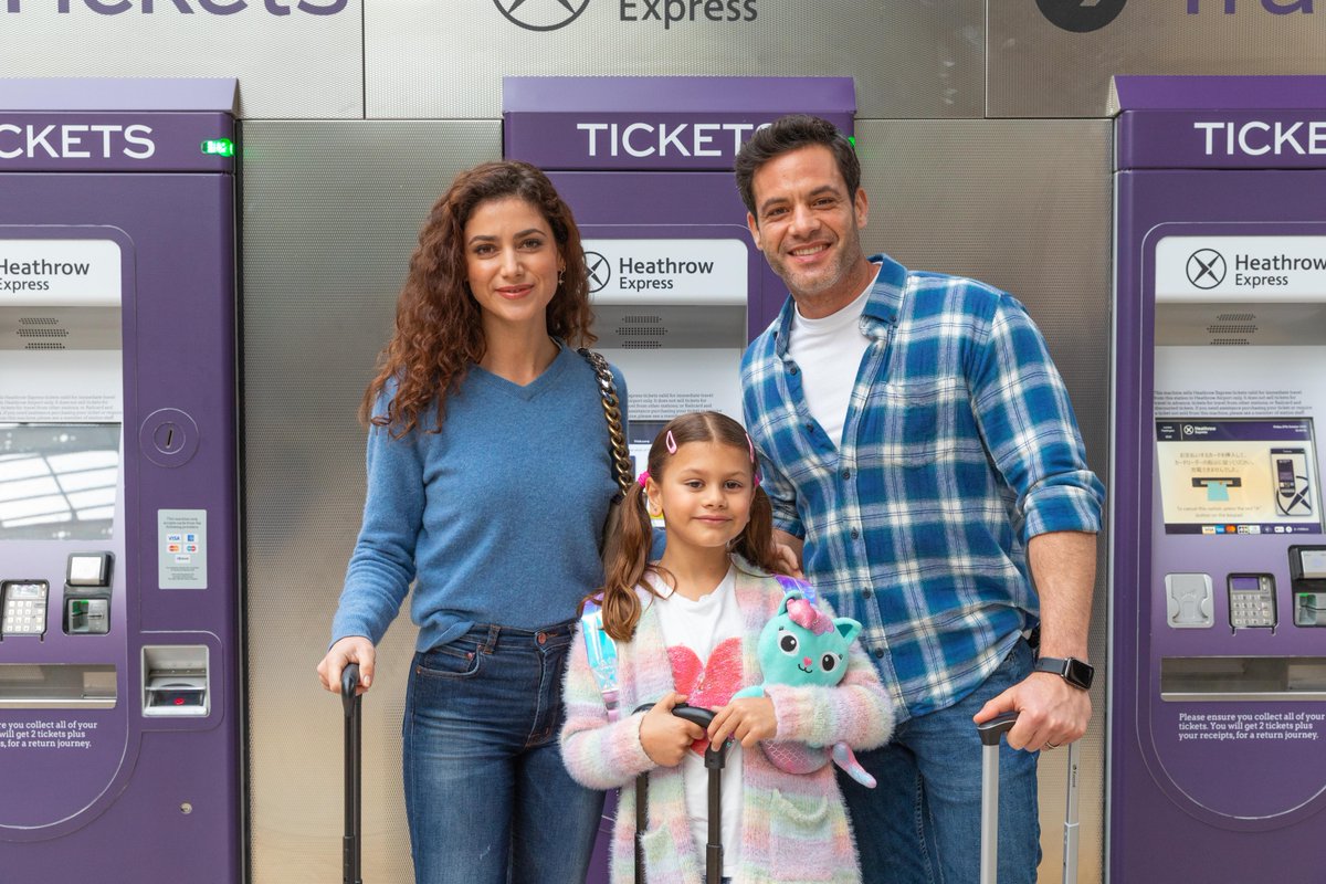 HeathrowExpress's tweet image. Good morning! Our team is online and ready to answer your journey-related questions. 👋

Remember that kids aged 15 and under travel free. 👨👩👧👦 Just one of the many reasons to choose #HeathrowExpress: Heathrowexpress.com/tickets-and-of…