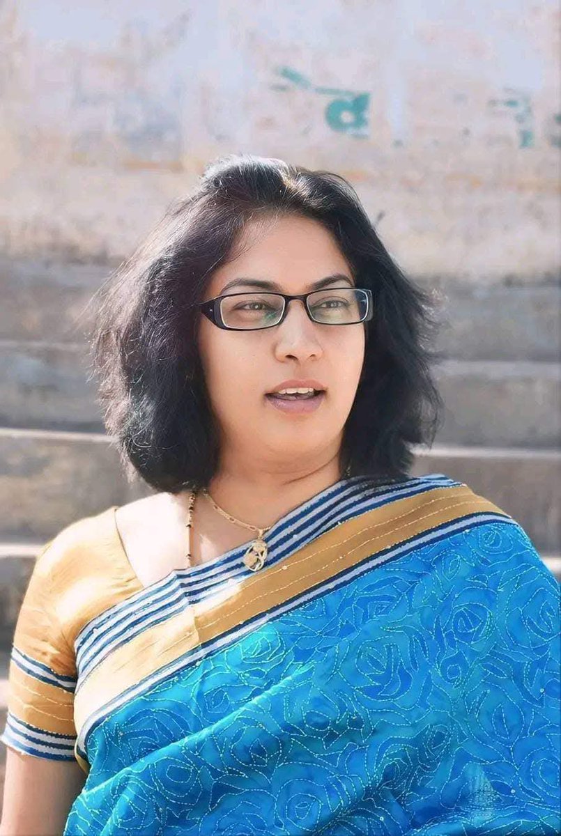 OmRajenimbalkr's tweet image. बार्शी शिक्षण प्रसारक मंडळाच्या संचालिका आदरणीय वर्षाताई गुलाबराव ठोंबरे यांना वाढदिवसाच्या हार्दिक शुभेच्छा…!
आपणांस उदंड,निरोगी दीर्घायुष्य लाभो हीच आई तुळजाभवानी चरणी प्रार्थना…!
#happybirthday