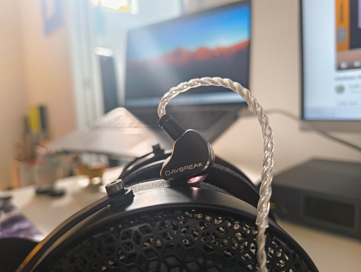 New Reviews: Crinear Daybreak Review- Hype well-earned by Kevin Goh
theheadphonelist.com/crinear-daybre…