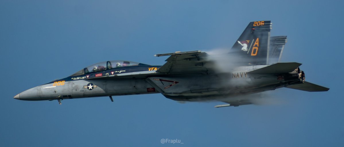 Fraplu_'s tweet image. 2 of my F/A-18F shots from #OSH25. These are probably some of my favorite photos of all time tbh. Super proud of them.