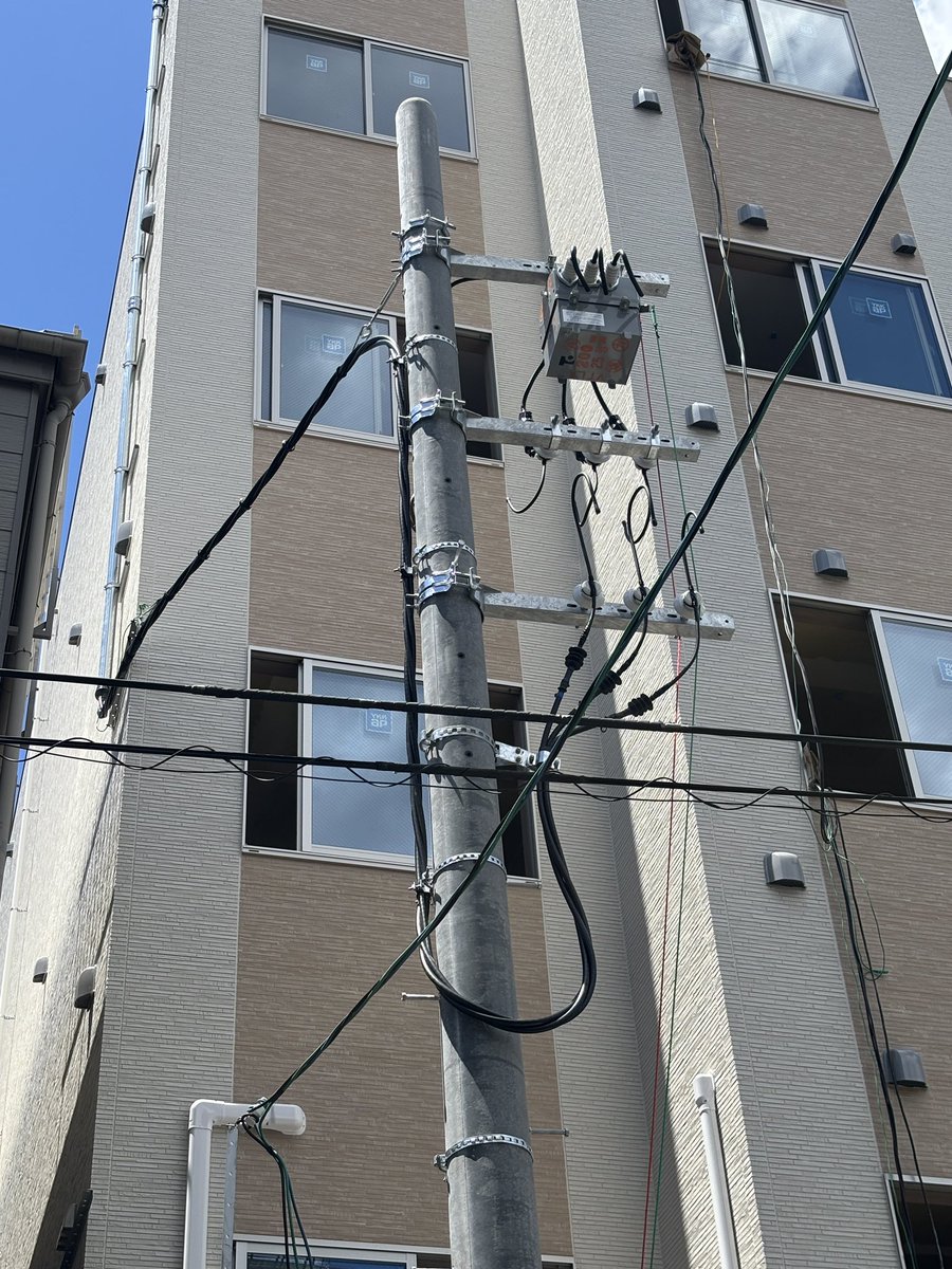日勤組は柱上にVCTを吊るパターンでした。
関西では珍しいパターンです。