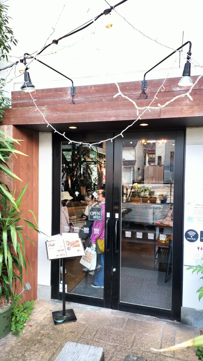 nakamura_sayoko's tweet photo. #4泊5日の旅 #岐阜県 #長野県
#晩ごはん は 目に付いたお店に入りました。
#高菜漬け の #天ぷら 初めて食べましたが美味しかったです。
#門前テラスエンヤ
#MONZEN TERRACE ENYA
#長野市 https://t.co/zwx5jyWx5U