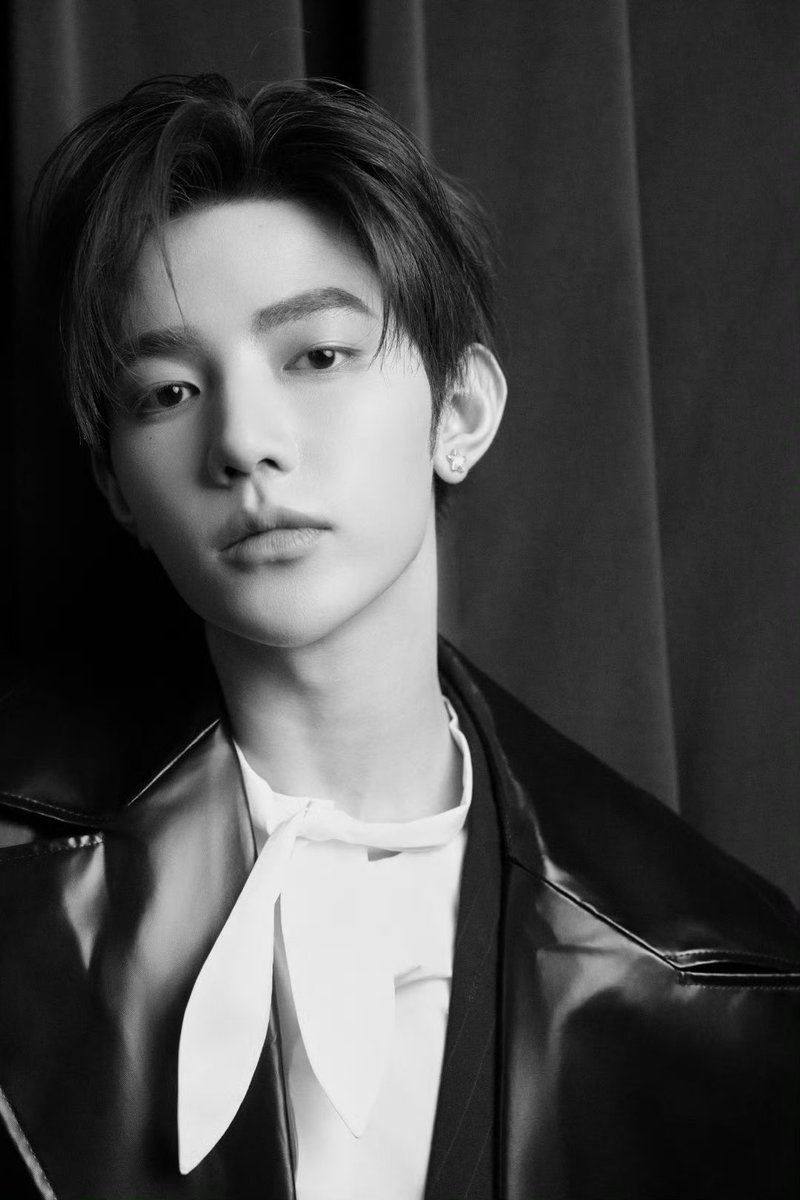 zhaofairy's tweet photo. ZHANG HAO IS UNREAL

ZHANG HAO WITH GUCCI 

#ZHANGHAOxGUCCI 
#ZHANGHAO 
@gucci https://t.co/EZxP9P3ICE