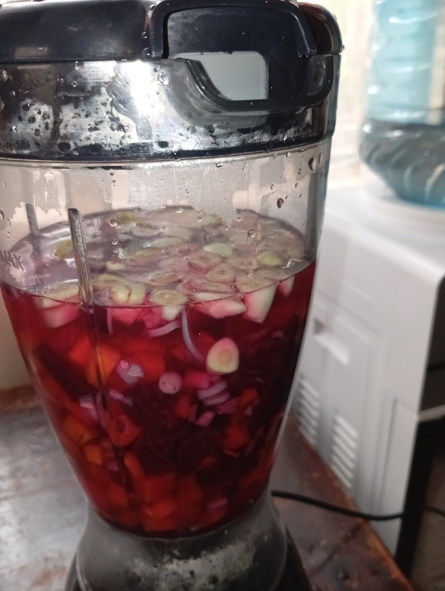 Leo ni siku ya kutengneza Mikorogo. 
Ginger, Garlic, Lemon, Red Onion, Carrot &amp; Beetroot.😋