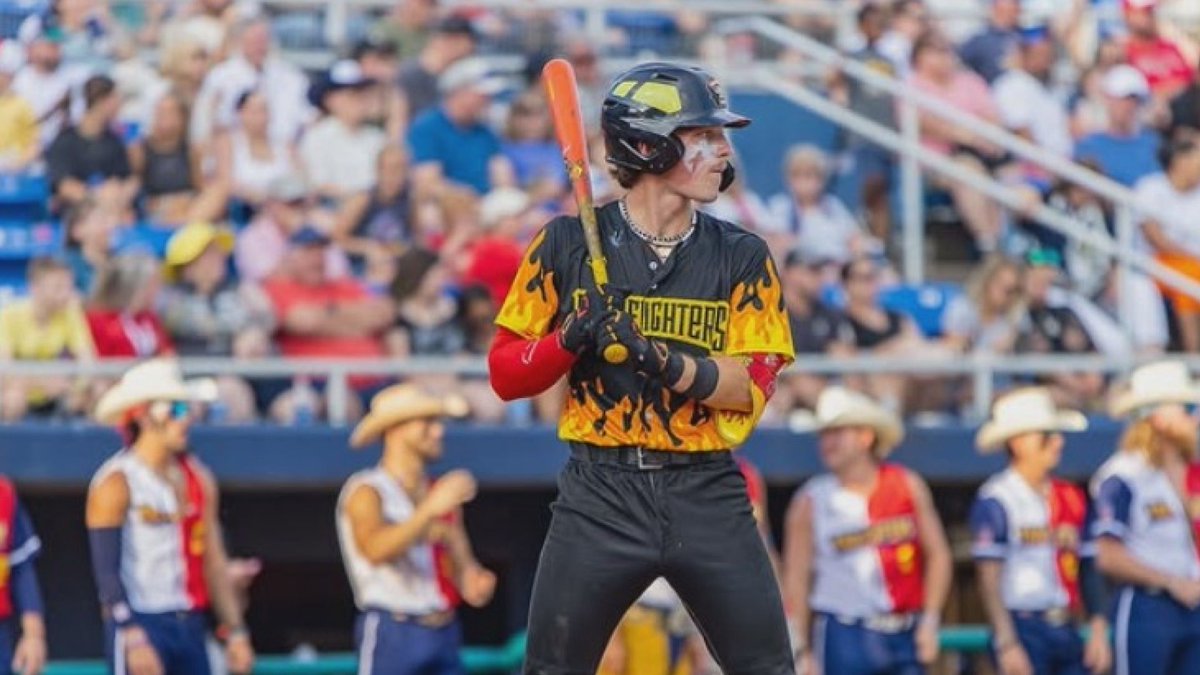 13BrianSmith's tweet image. .#ICYMI: Banana Ball World Tour brings the Party—and local flavor with Beach native South Trimble—back to Harbor Park. @13NewsNow @BananaBall_ @SouthTrimble 🍌⚾️⚾️⚾️
13newsnow.com/article/sports…