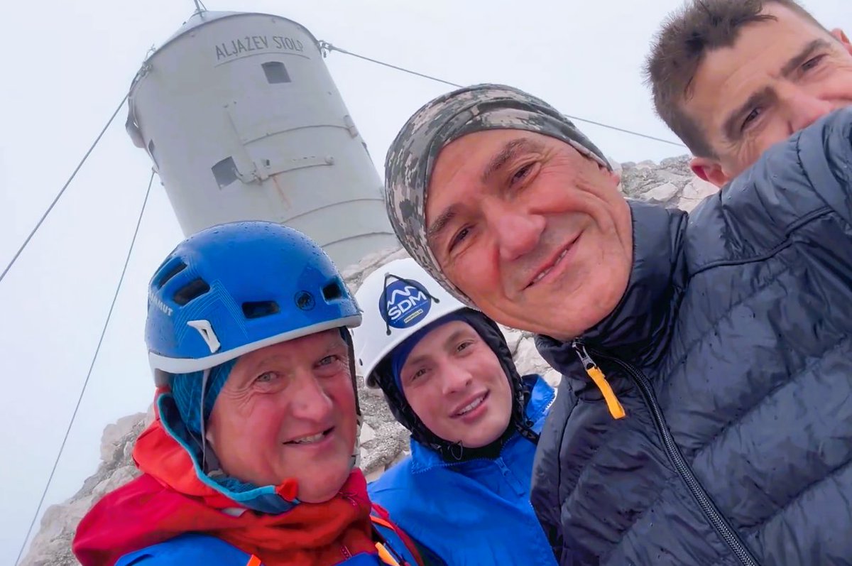 Slovenec 🇸🇮 🇸🇮 🇸🇮 (@slovenec1994047) on Twitter photo 🇸🇮 🇸🇮 🇸🇮
<a href="/JJansaSDS/">Janez Janša</a> , človek nezlomljivega duha, sinoči z najožjo ekipo v težkih pogojih na vrhu Triglava.
Čestitke <a href="/strankaSDS/">SDS</a> <a href="/organizacijaSDM/">SDM</a> <a href="/JoeJelen2/">Jožef Jelen</a> 🇸🇮 🇸🇮 🇸🇮
<a href="/JJansaSDS/">Janez Janša</a> , človek nezlomljivega duha, sinoči z najožjo ekipo v težkih pogojih na vrhu Triglava.
Čestitke <a href="/strankaSDS/">SDS</a> <a href="/organizacijaSDM/">SDM</a> <a href="/JoeJelen2/">Jožef Jelen</a>