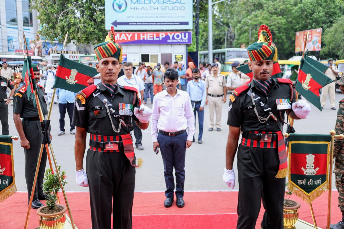 dm_patna's tweet image. District Magistrate, Patna pays tribute to the heroes of the Kargil War at Shaheed-e-Kargil Smriti Park, Gandhi Maidan, Patna in a State Function organised on the occasion of 26th #KargilVijayDiwas2025.
#Kargil
#KargilHeroes
#KargilVijayDivas
@officecmbihar
@BiharCabinet…