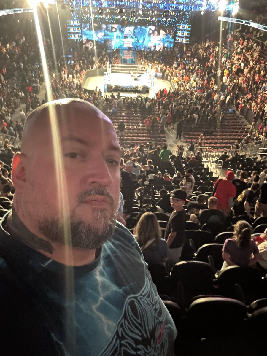 #UNSEEN!!! I was there !! Ha ha and I’m at work right now !! Worked at 13.25 hour shift yesterday went to smackdown stayed for two dark matches, up for 23 straight hours slept an hour and back to work !!!