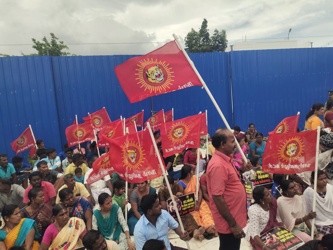 Saattaidurai's tweet image. தென்காசி மாவட்டம் பாவூர்சத்திரத்தில் மனமகிழ் மன்றம் என்ற பெயரில் பள்ளிக்கூடத்திற்கு அருகில் சாராய கடைகள் திறந்து மாணவர்களையும் குடிக்கு அடிமையாக்கும் சாராய கடையை மூட போராடிய நாம்தமிழர் கட்சியின் பொறுப்பாளர்களை கைது செய்யும் சாராய மாடல் காவல்துறை !
@Seeman4TN