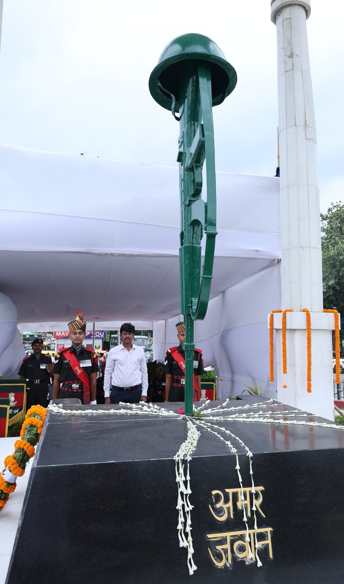dm_patna's tweet image. जिलाधिकारी, पटना द्वारा कारगिल विजय दिवस के अवसर पर आयोजित राजकीय समारोह में गाँधी मैदान, पटना स्थित शहीद-ए-कारगिल स्मृति स्थल पर बिहार सरकार की तरफ से माल्यार्पण किया गया एवं अमर शहीदों को सलामी दी गई।
#Kargil
#KargilHeroes
#KargilVijayDivas
@officecmbihar
@BiharCabinet…
