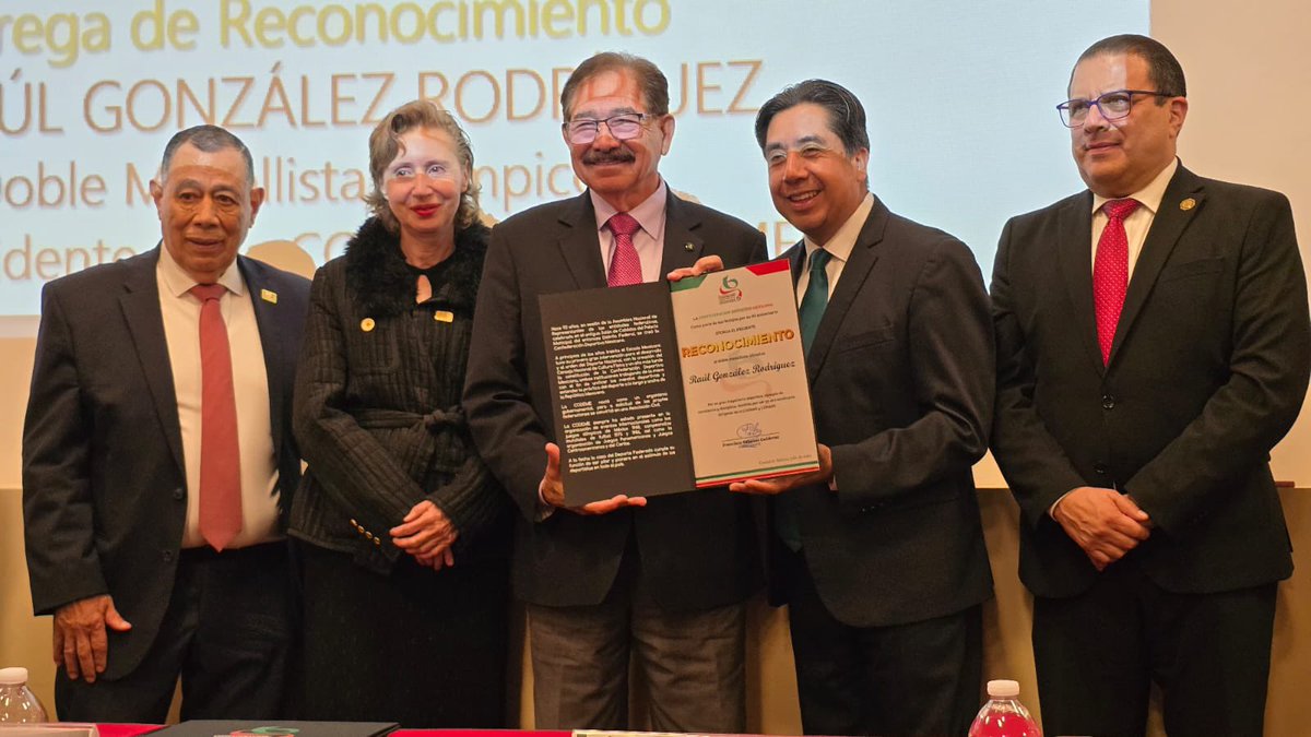 HectorAntonioMX's tweet image. A nombre del DG de @Tu_IMSS, Mtro. @zoerobledo, asistí a la Ceremonia por el 92º Aniv. de la @CODEMEOficialMX, encabezada por el Prof. Fco. Cabezas, Pdte. de la #CODEME, con la presencia de Dips.,federaciones y organizaciones deportivas de todo 🇲🇽.