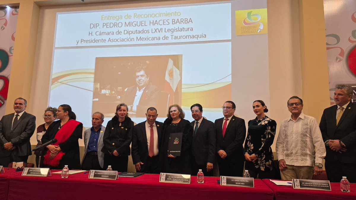 HectorAntonioMX's tweet image. A nombre del DG de @Tu_IMSS, Mtro. @zoerobledo, asistí a la Ceremonia por el 92º Aniv. de la @CODEMEOficialMX, encabezada por el Prof. Fco. Cabezas, Pdte. de la #CODEME, con la presencia de Dips.,federaciones y organizaciones deportivas de todo 🇲🇽.