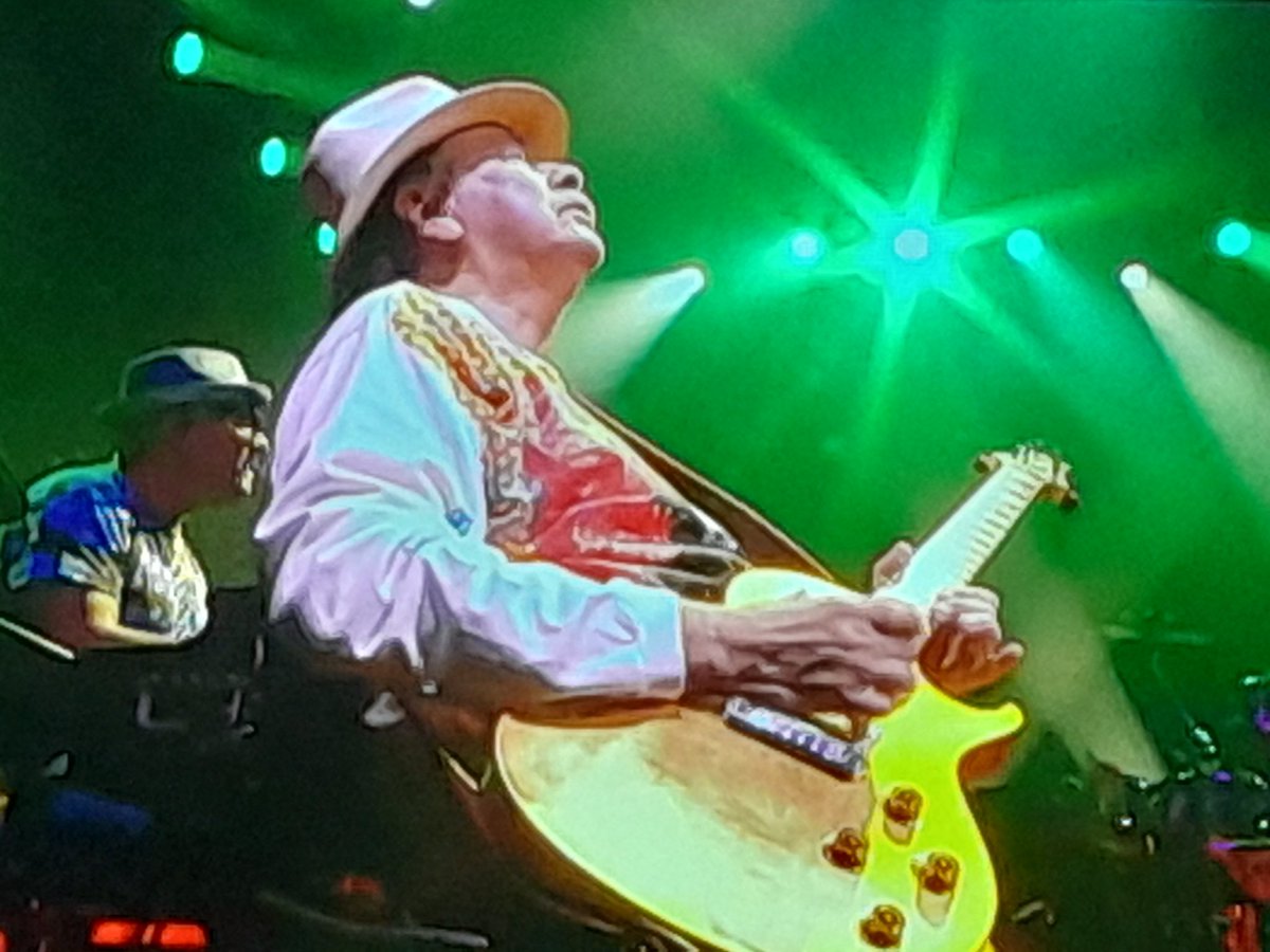 DimVtn89's tweet image. Il n'y a pas de hasard, il n'y a que des rendez-vous. Dans ce chapiteau plein à craquer de Marciac, un virtuose de la guitare a joué pour nous. Un moment inoubliable. Merci Carlos Santana 🎸🤩
Un extrait : youtu.be/uNK-WENXQTI?si…