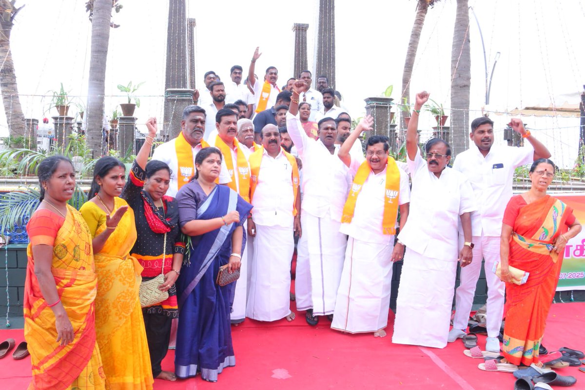 BJP Puducherry (@bjp4puducherry) on Twitter photo புதுச்சேரி பாரதிய ஜனதா கட்சி சார்பாக மாநில தலைவர் திரு. <a href="/RamalingamMla/">V P Ramalingame</a> அவர்கள் தலைமையில் கடற்கரையில் அமைந்துள்ள கார்கில் நினைவு சதுக்கத்தில் கார்கில் வெற்றி திவாஸ் முன்னிட்டு மலர் தூவி மரியாதை செலுத்தப்பட்டது. இதில் சட்டமன்ற உறுப்பினர் திரு. V. செல்வம் அவர்கள் முன்னாள் சட்டமன்ற புதுச்சேரி பாரதிய ஜனதா கட்சி சார்பாக மாநில தலைவர் திரு. <a href="/RamalingamMla/">V P Ramalingame</a> அவர்கள் தலைமையில் கடற்கரையில் அமைந்துள்ள கார்கில் நினைவு சதுக்கத்தில் கார்கில் வெற்றி திவாஸ் முன்னிட்டு மலர் தூவி மரியாதை செலுத்தப்பட்டது. இதில் சட்டமன்ற உறுப்பினர் திரு. V. செல்வம் அவர்கள் முன்னாள் சட்டமன்ற