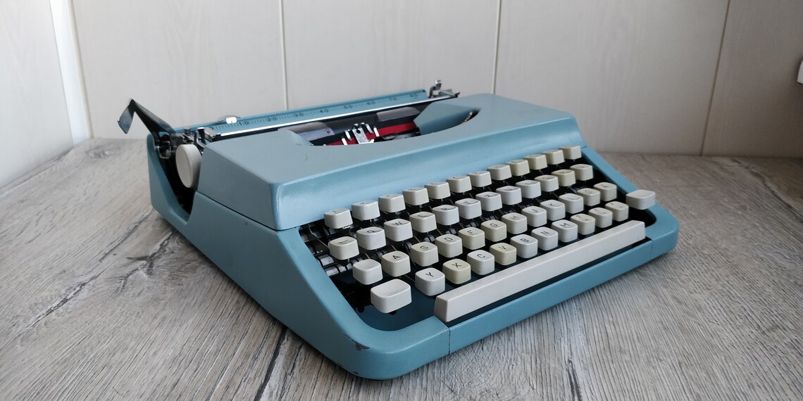 IGOR2691's tweet image. #Neckermann Brillant #Junior #Typewriter. #Turquoise #Rare #Working #mechanical Typewriter. #QWERTZ Keyboard. #Germany #Manual #Vintage #Machine etsy.me/2ZCw2s4