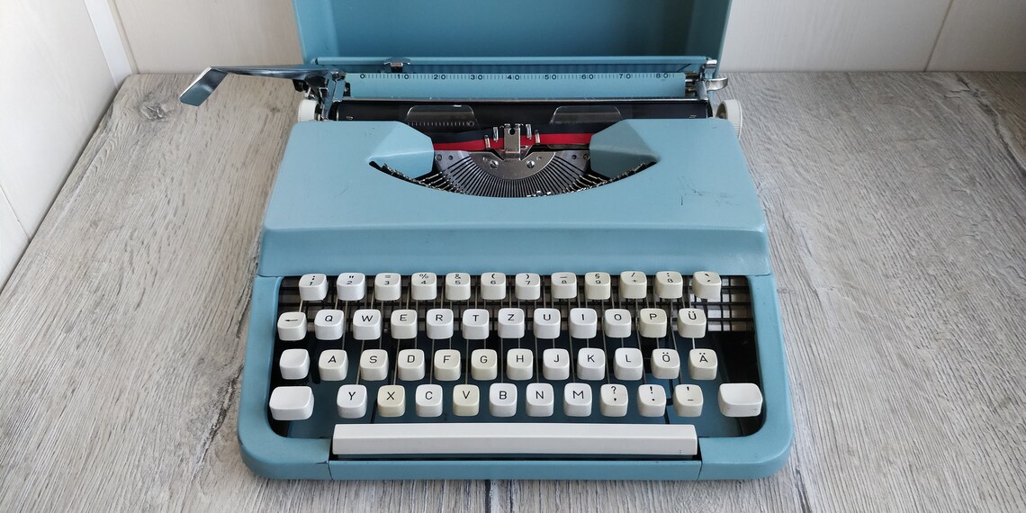 IGOR2691's tweet image. #Neckermann Brillant #Junior #Typewriter. #Turquoise #Rare #Working #mechanical Typewriter. #QWERTZ Keyboard. #Germany #Manual #Vintage #Machine etsy.me/2ZCw2s4
