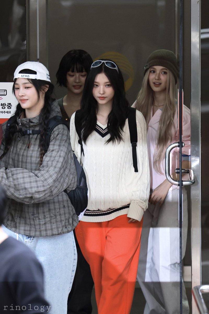 loxveishere's tweet image. 내 인생에 코코몽색깔 바지 잘 어울리는 여자 필요함