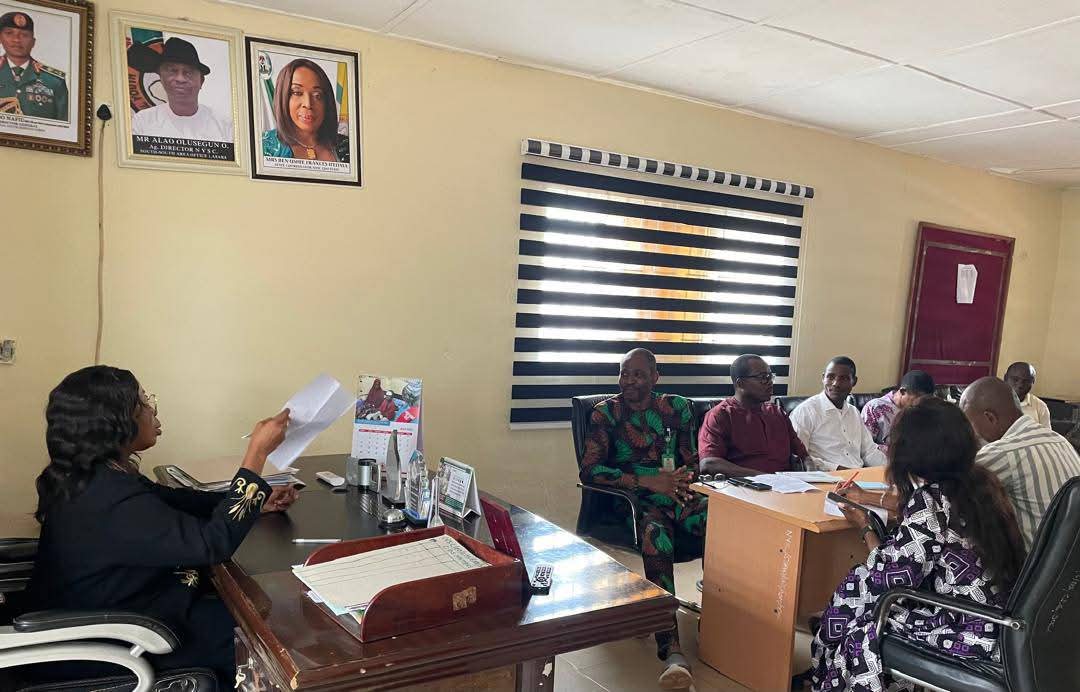 nysc360's tweet image. NFVCB EXPLORES PARTNERSHIP WITH NYSC EDO STATE TO EMPOWER CORPS MEMBERS THROUGH MEDIA LITERACY.
The National Film and Video Censors Board (NFVCB) paid a courtesy visit to the State Coordinator, NYSC Edo State, Dr( Mrs) Ben-Ushie Frances Ifeoma at the NYSC secretariat, Benin…