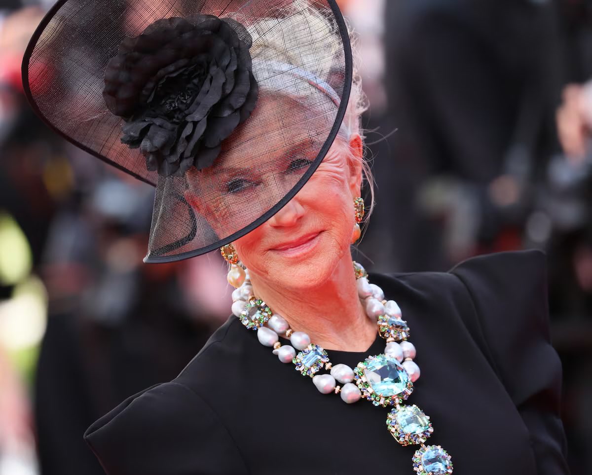 friedmanntomas's tweet image. Helen Mirren, los 80 años de la gran dama del séptimo arte descendiente de la aristocracia rusa y conectada con la realeza británica
La actriz se ha convertido en una de las más destacadas con galardones y honores en teatro, televisión y el cine no tiene intención de retirarse.