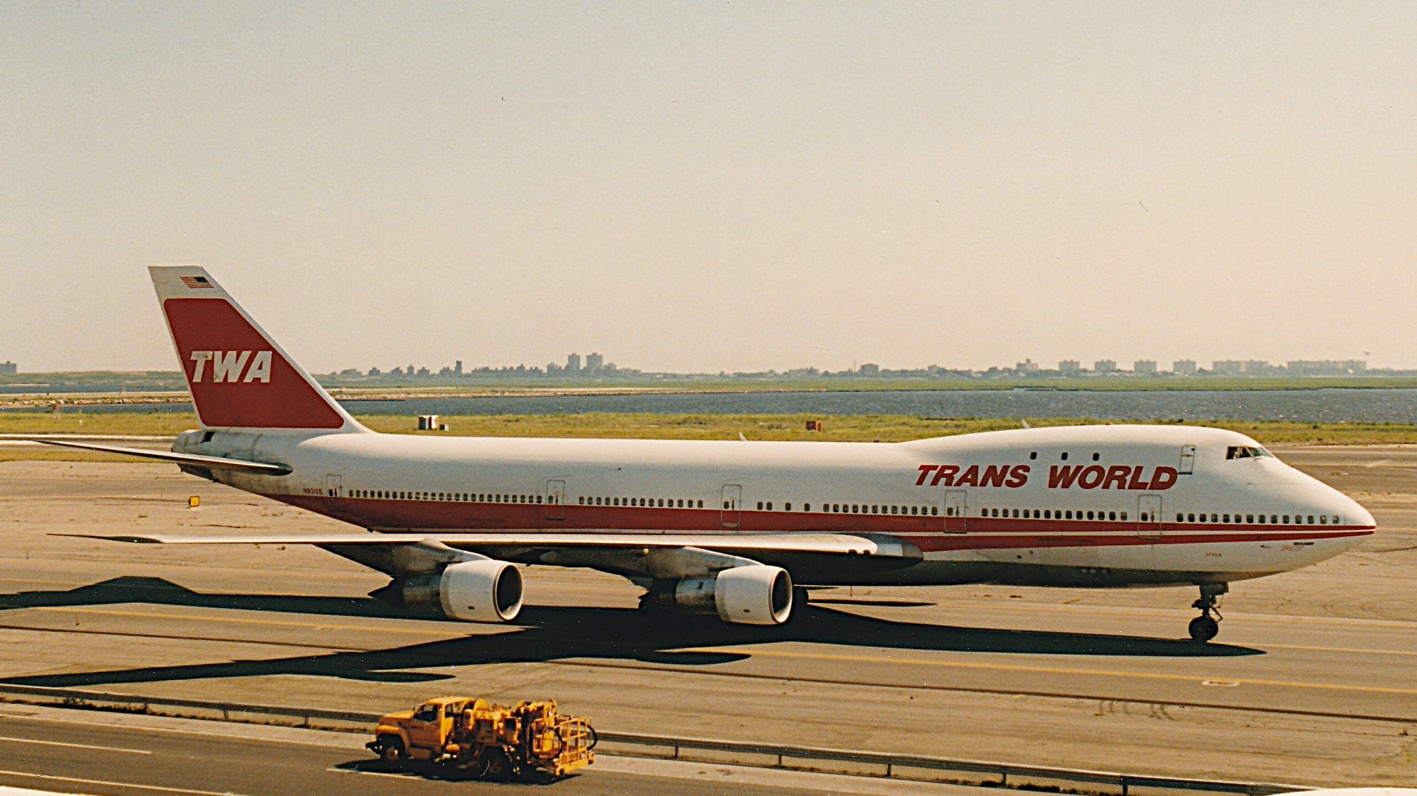 【ヴィンテージ】1991/1992THE AIRLINE F DIRECTORY ヴィンテージ】1991/1992THE AIRLINE F DIRECTORY - メルカリ