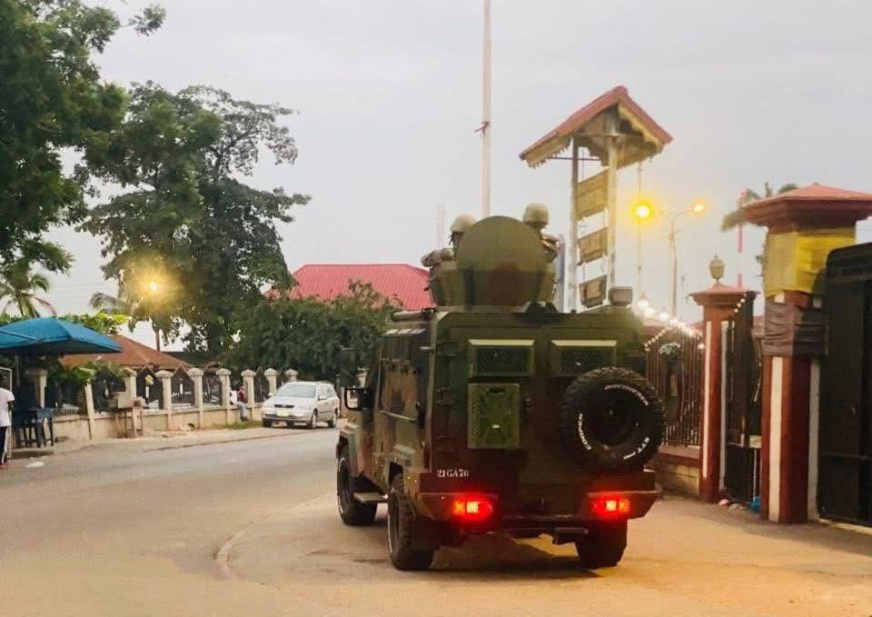EliasuAlhaji's tweet image. There's no better moment to declare a state of emergency in Bawku than now. Nothing else can lessen the deadly violence amidst the ongoing mediation process being facilitated by this John Dramani ibn Mahama 2.0 government.