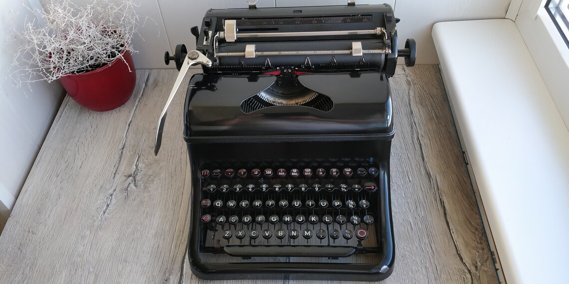 IGOR2691's tweet image. #Antique #OPTIMA M10 #Manual #Typewriter. #QWERTY Keys. #Rare #Working #mechanical #Typewriter. #Office #Machine. #Vintage #Office #Decor #Steampunk #OfficeDecor #steampunkstyle #Decor #Stylish #officedesign #Rare #Collectible etsy.me/3awRJvD
