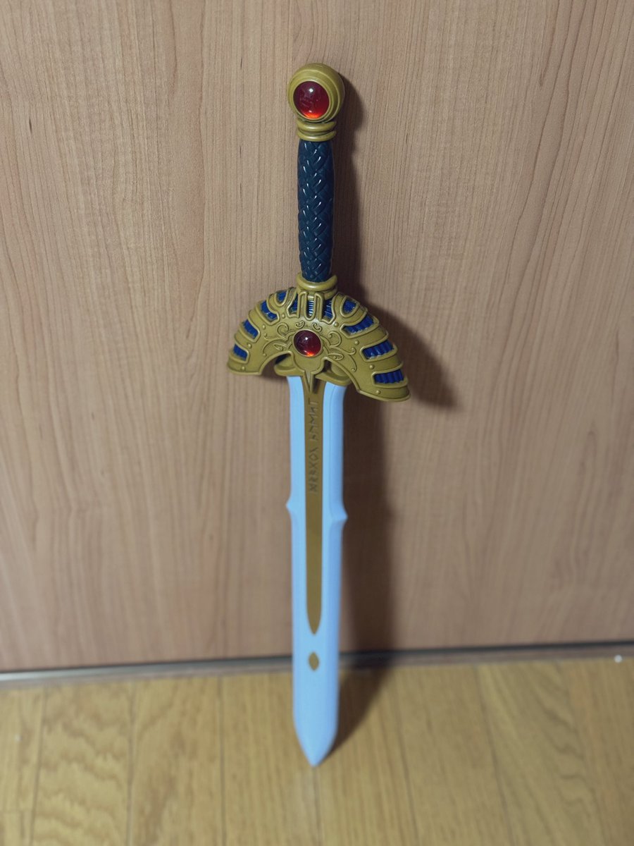 wizon_button's tweet image. 狙っていたロトの剣をゲットしてもらいました!🙌60センチあるので、取り出し口に詰まって店員さん出動でした😂
わーい!事務所に飾りましょう!!🥳(飾れるように片付けしましょう)