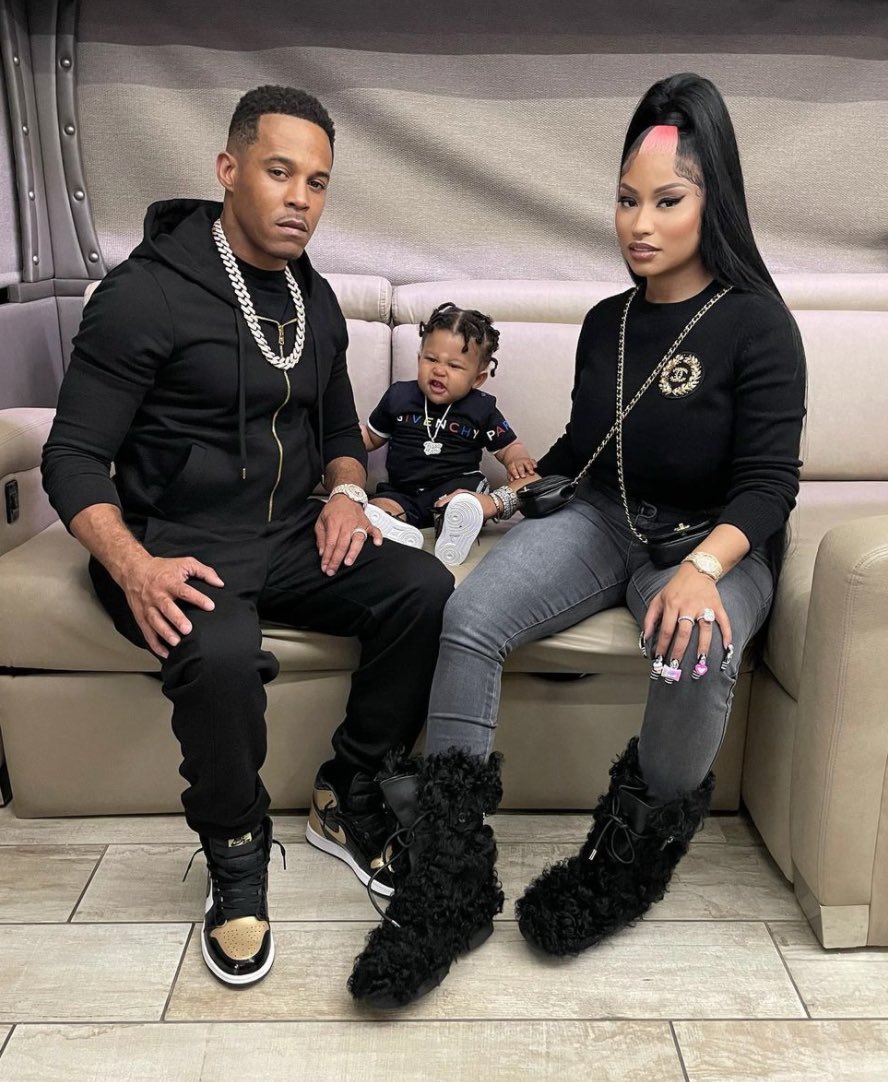 EXECUTIVEXMEDIA's tweet image. Exhibit of Nicki Minaj fan B King DMs has been filed as an exhibit in Jennifer Hough vs Nicki Minaj case due July 31.
“Jennifer if you see this the makks are coming to get you