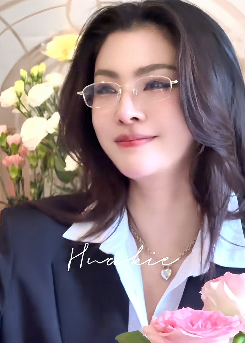 ShmilyZhan's tweet photo. Any screenshot in the video is so handsome.🔥

#FayePeraya #ฝ้ายพีรญา 
#FabelEntertainment https://t.co/dFufoLhFj3