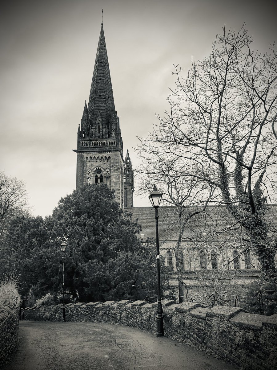 waves_wings's tweet photo. The work done on the church since World War II is primarily of concrete and Pennant sandstone, and the roofs, of Welsh slate and lead, were added during the post-war rebuilding
#llandaffcathedral #cardiff #cathedrals #WALES #welshchurches https://t.co/rbjxvrIgjg