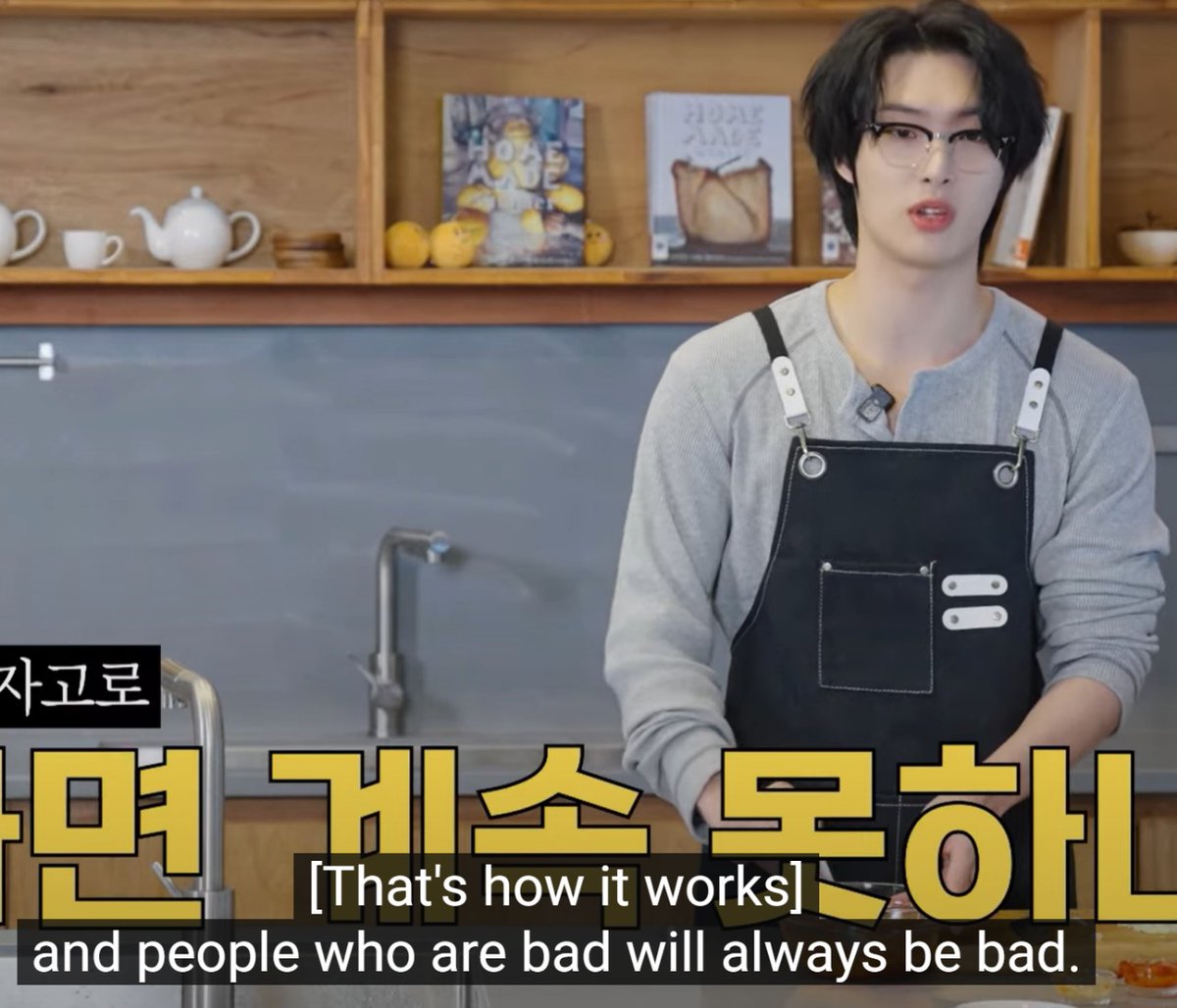 Fixon_ree's tweet image. Bro’s philosophy of cooking is so 😭
Then he proceeded to say that if you’re bad at cooking, just order delivery or get meal kits 😭😭😭
HES SO T LIKE 😭😭😭😭😭😭😭