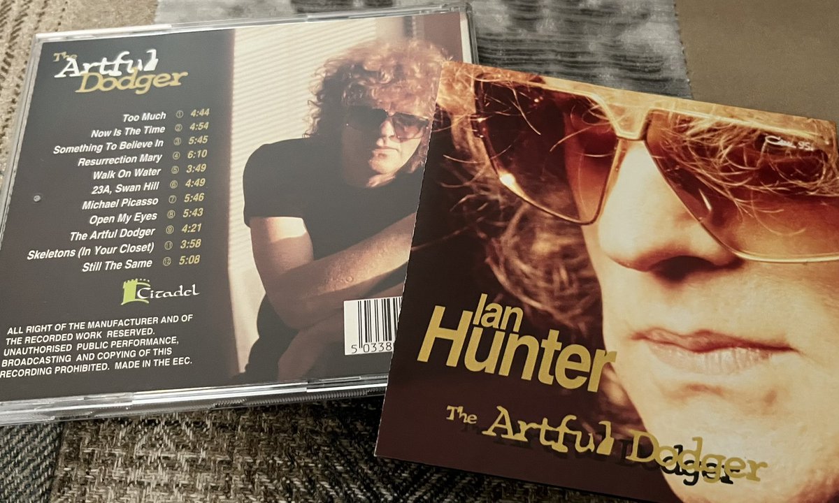 TRextasyBand's tweet image. Listening to this excellent album from Ian Hunter ‘The Artful Dodger’ from the 1990s. Lyrically, as always, superb Rock’n’Roll poetry, coupled with great tunes. Dare I say it, I listen to Ian’s solo albums more than Mott albums. #ianhunter @IanHunterdotcom #album #1990s