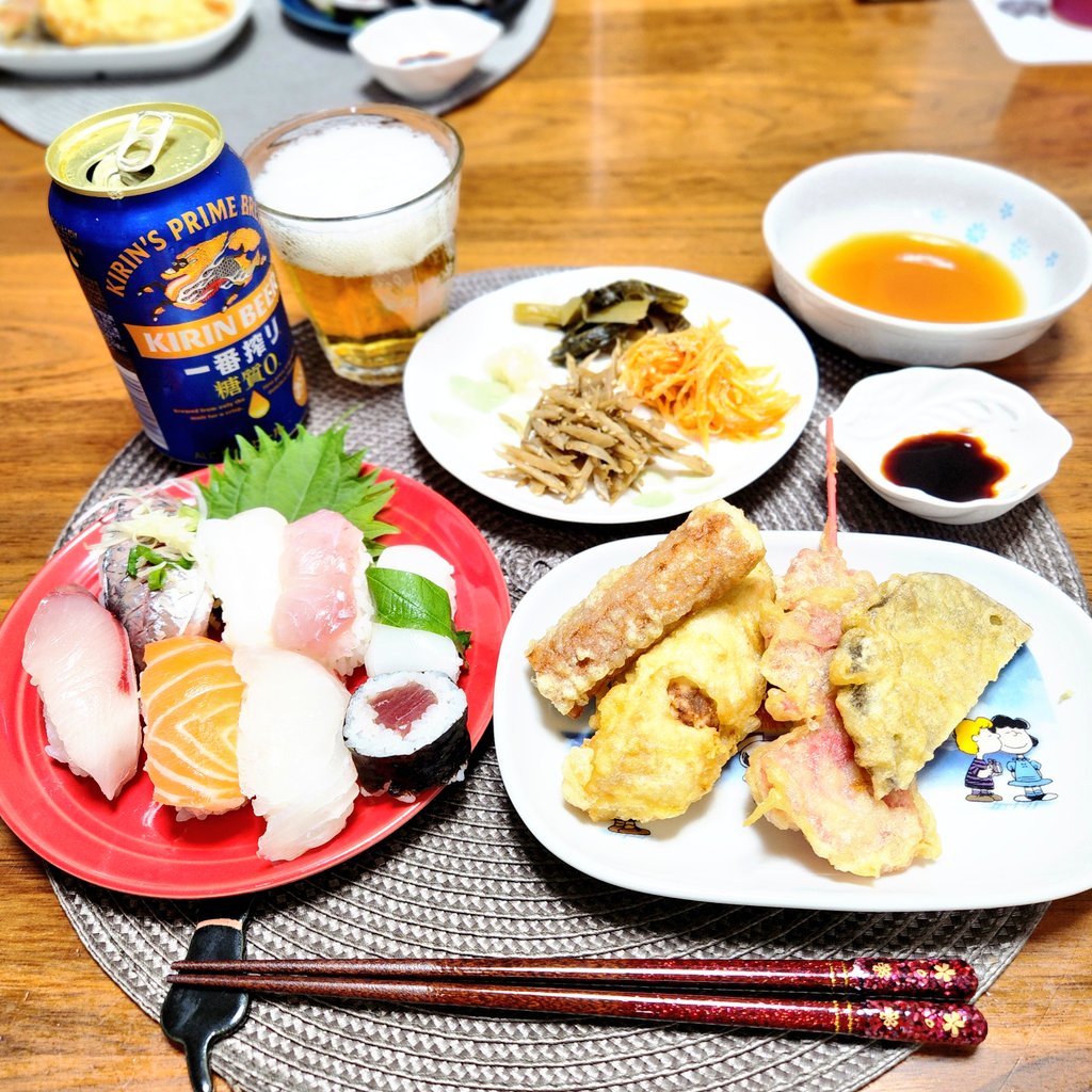 WorryForDinner's tweet image. お魚屋さんのお寿司
セルフうどん屋さんの天ぷら
残ってた常備菜
#晩ごはん
ジムおわ✨でビール付き🍺✨👏
お腹いっぱいです😊