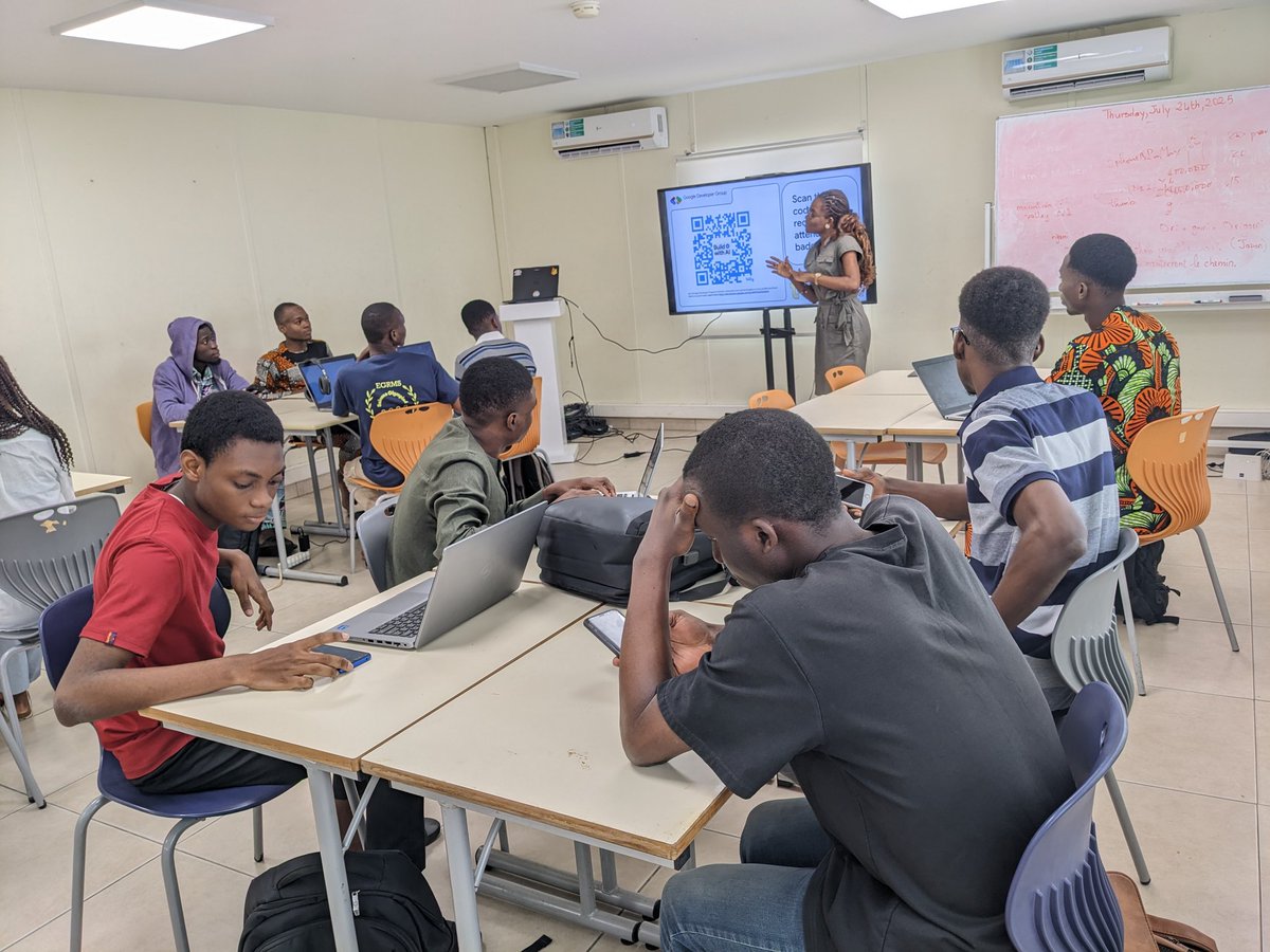 FloriasTokotchi's tweet image. Build with IA, actuellement en cours au SCOP (Sèmè City Open Park).
Démarré ce matin avec les mots de bienvenue de la lead @MicretteT
Cc @GDGAbomeyCalavi
@GDGAfriqueFranc

#buildwithai 
#AI 
#codelab