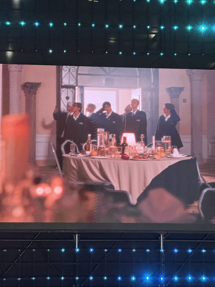 onyours__uring's tweet image. 궁둥뷰지만 오랜만에 우리칠 짱리칠 봐서 행복해🥹

#가요대전Summer
