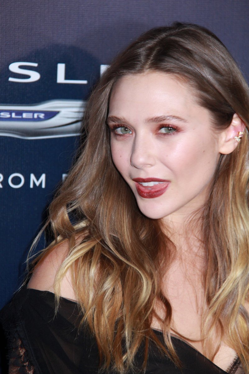 eolsenphotos's tweet image. elizabeth olsen at the universal, nbc, focus features, e! entertaiment golden globes after party (2017).