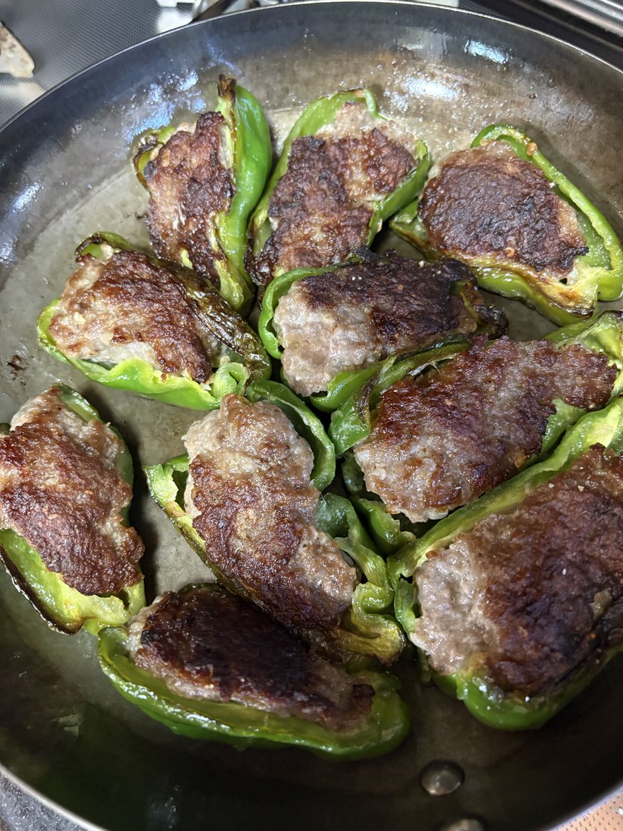 まあ、いわゆるピーマンの肉詰めです😆こういうのが美味しいね😋