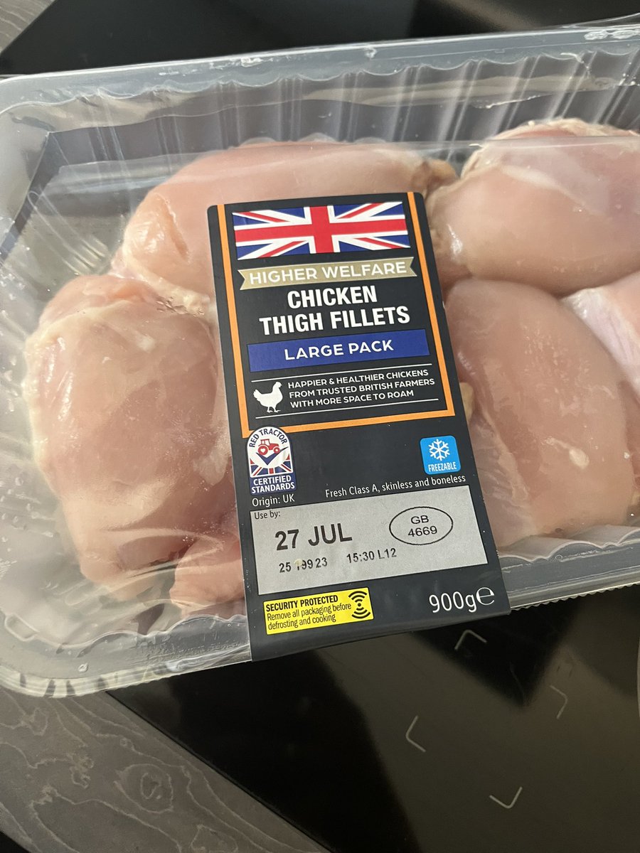 gracenkolo4's tweet photo. Lidl. Whyyyyy oh why does your chicken go off before expiry date EVERY time? Smells like rotten eggs @LidlGB https://t.co/4euw7swTD5