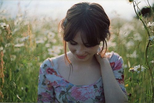 Wildflower2107's tweet image. Thoughts of you
Glow in me
With joy,
While yearning
Unabashedly
Turning crimson, I
Steal a smile
To find in you
The soul of mine,
Breathing
#crimson #vss365 #poembyrashmi #micropoetry #poetrycommunity #rbg