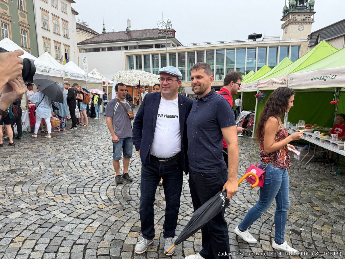 MarekVyborny's tweet image. Tradiční akce @MZeCr “Poznej svého farmáře” 🌱🐄 pro všechny milovníky venkova a kvalitních regionálních potravin.
V Brně na Zelňáku jsem se potkal s @hladikpe i mnoha skvělými lokálními producenty. A samozřejmě s vámi, kteří svojí preferencí venkov podporujete. Díky za to!