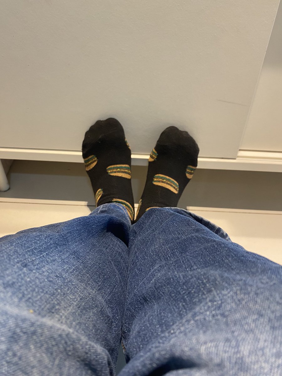cheestarrrr's tweet image. is the fit not kuntner rn
literally only wearing stripes and jeans lmao
