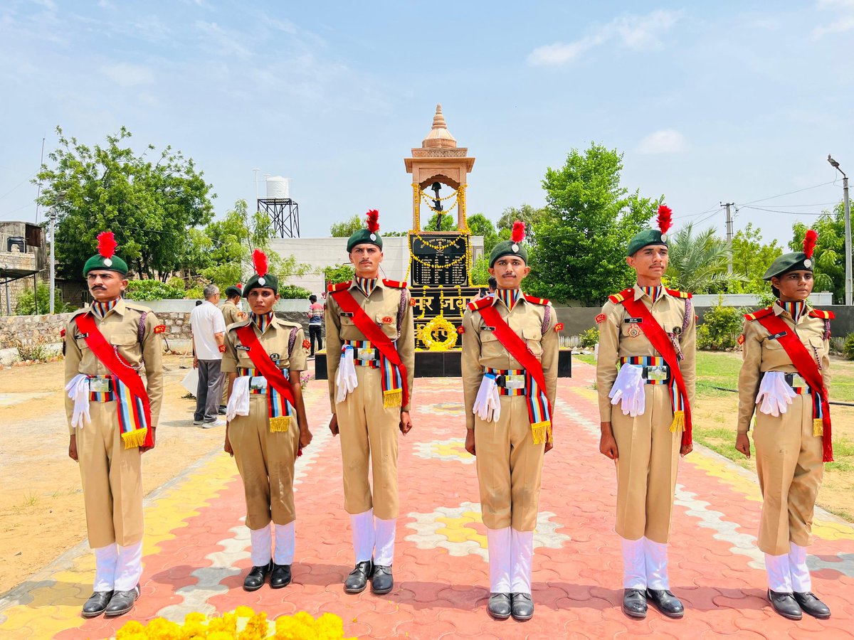 Captain Dr Adarsh (@adarsh_kishore1) on Twitter photo #KargilVijayDiwas2025
рдЖрдЬ рдмрд╛рдбрд╝рдореЗрд░ рдкреБрд▓рд┐рд╕ рд▓рд╛рдЗрди рдореЗрдВ рд╢рд╣реАрдж рд╕реНрдорд╛рд░рдХ рдкрд░ рдЕрдЦрд┐рд▓ рднрд╛рд░рддреАрдп рдкреВрд░реНрд╡ рд╕реИрдирд┐рдХ рд╕реЗрд╡рд╛ рдкрд░рд┐рд╖рдж рдХреЗ рддрддреНрд╡рд╛рд╡рдзрд╛рди рдореЗрдВ рд╕рдорд╛рд░реЛрд╣ рдЖрдпреЛрдЬрд┐рдд рдХрд┐рдпрд╛ рдЧрдпрд╛ l
рднрд╛рд░рдд рдорд╛рддрд╛ рдХреЗ рд▓рд┐рдП рдЕрдкрдирд╛ рд╕рд░реНрд╡рд╕реНрд╡ рдмрд▓рд┐рджрд╛рди рдХрд░рдиреЗ рд╡рд╛рд▓реЗ рдЙрди рдорд╣рд╛рди рд╕рдкреВрддреЛрдВ рдХреЛ рд╢рдд-рд╢рдд рдирдорди рдФрд░ рд╡реАрд░ рдирд╛рд░рд┐рдпреЛрдВ рдПрд╡рдВ рд╢рд╣реАрджреЛрдВ рдХреЗ рдкрд░рд┐рд╡рд╛рд░реЛрдВ рдХрд╛ рд╡рдВрджрди l
<a href="/adgpi/">ADG PI - INDIAN ARMY</a> #KargilVijayDiwas2025
рдЖрдЬ рдмрд╛рдбрд╝рдореЗрд░ рдкреБрд▓рд┐рд╕ рд▓рд╛рдЗрди рдореЗрдВ рд╢рд╣реАрдж рд╕реНрдорд╛рд░рдХ рдкрд░ рдЕрдЦрд┐рд▓ рднрд╛рд░рддреАрдп рдкреВрд░реНрд╡ рд╕реИрдирд┐рдХ рд╕реЗрд╡рд╛ рдкрд░рд┐рд╖рдж рдХреЗ рддрддреНрд╡рд╛рд╡рдзрд╛рди рдореЗрдВ рд╕рдорд╛рд░реЛрд╣ рдЖрдпреЛрдЬрд┐рдд рдХрд┐рдпрд╛ рдЧрдпрд╛ l
рднрд╛рд░рдд рдорд╛рддрд╛ рдХреЗ рд▓рд┐рдП рдЕрдкрдирд╛ рд╕рд░реНрд╡рд╕реНрд╡ рдмрд▓рд┐рджрд╛рди рдХрд░рдиреЗ рд╡рд╛рд▓реЗ рдЙрди рдорд╣рд╛рди рд╕рдкреВрддреЛрдВ рдХреЛ рд╢рдд-рд╢рдд рдирдорди рдФрд░ рд╡реАрд░ рдирд╛рд░рд┐рдпреЛрдВ рдПрд╡рдВ рд╢рд╣реАрджреЛрдВ рдХреЗ рдкрд░рд┐рд╡рд╛рд░реЛрдВ рдХрд╛ рд╡рдВрджрди l
<a href="/adgpi/">ADG PI - INDIAN ARMY</a>