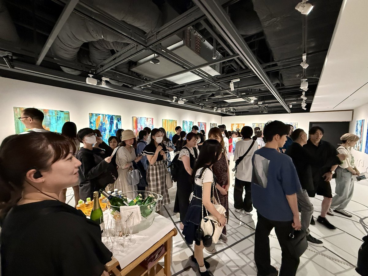 GINZA SIX 個展初日、本当に多くの方に来ていただきました。ありがとうございます！明日も全人類よろしくお願いします