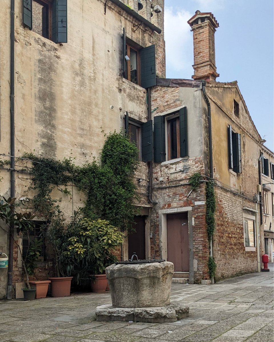 IntrecciVE's tweet image. Vera da pozzo senza decori #venezia #venice #veneziagram #igersvenezia #veneziadavivere #venise #tourguide #travel #travelgram #guidetouristique