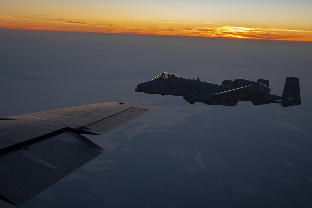 🚀💥 Refueled and ready!

A-10C "Warthog" Thunderbolt IIs from the 175th Wing linked up mid-air with a KC-135 Stratotanker from the 121st Air Refueling Wing high above Virginia.

📸: U.S. Air National Guard photos by Airman Taylor Warehime
flickr.com/photos/mdng/al…