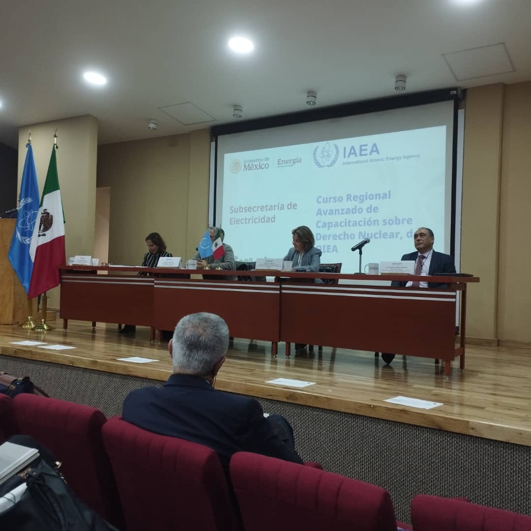 DSNORSA's tweet image. Participan en el Curso avanzado de Derecho Nuclear en México , las especialistas Jania Estela Cabrera de la AENTA y Grelia Walkyria López Alvarez de la DSN/ORSA, se informó de la entrada en vigor del DL 102/2025 "Sobre el uso de la energía nuclear y las radiaciones ionizantes".